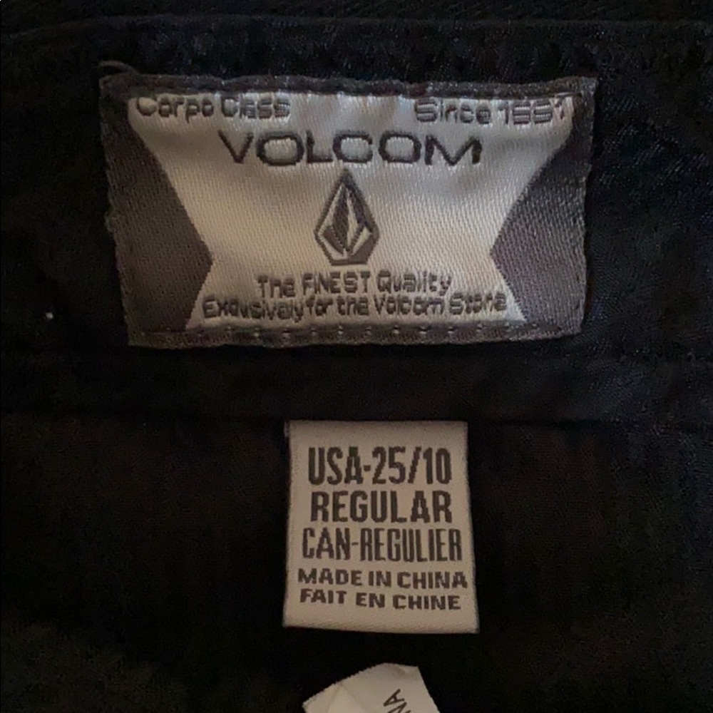 Volcom shorts - Picture 2 of 2